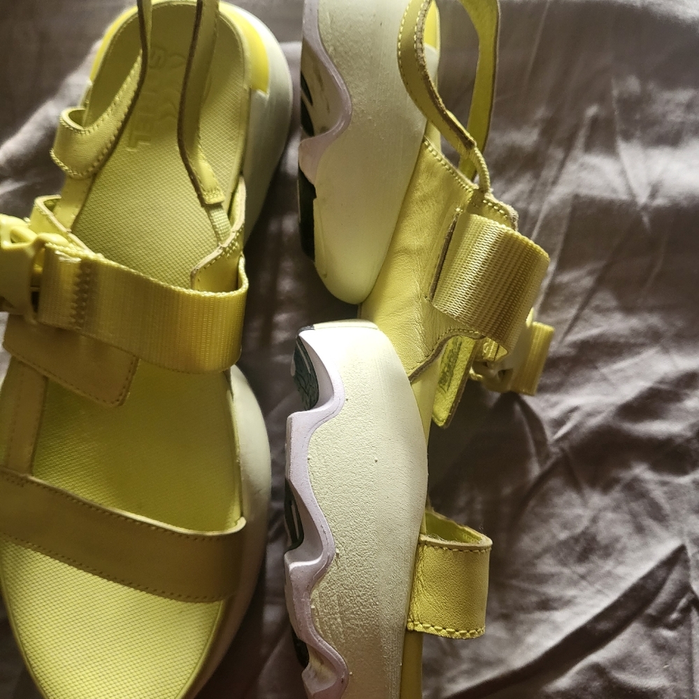 Sandals - Picture 2 of 4
